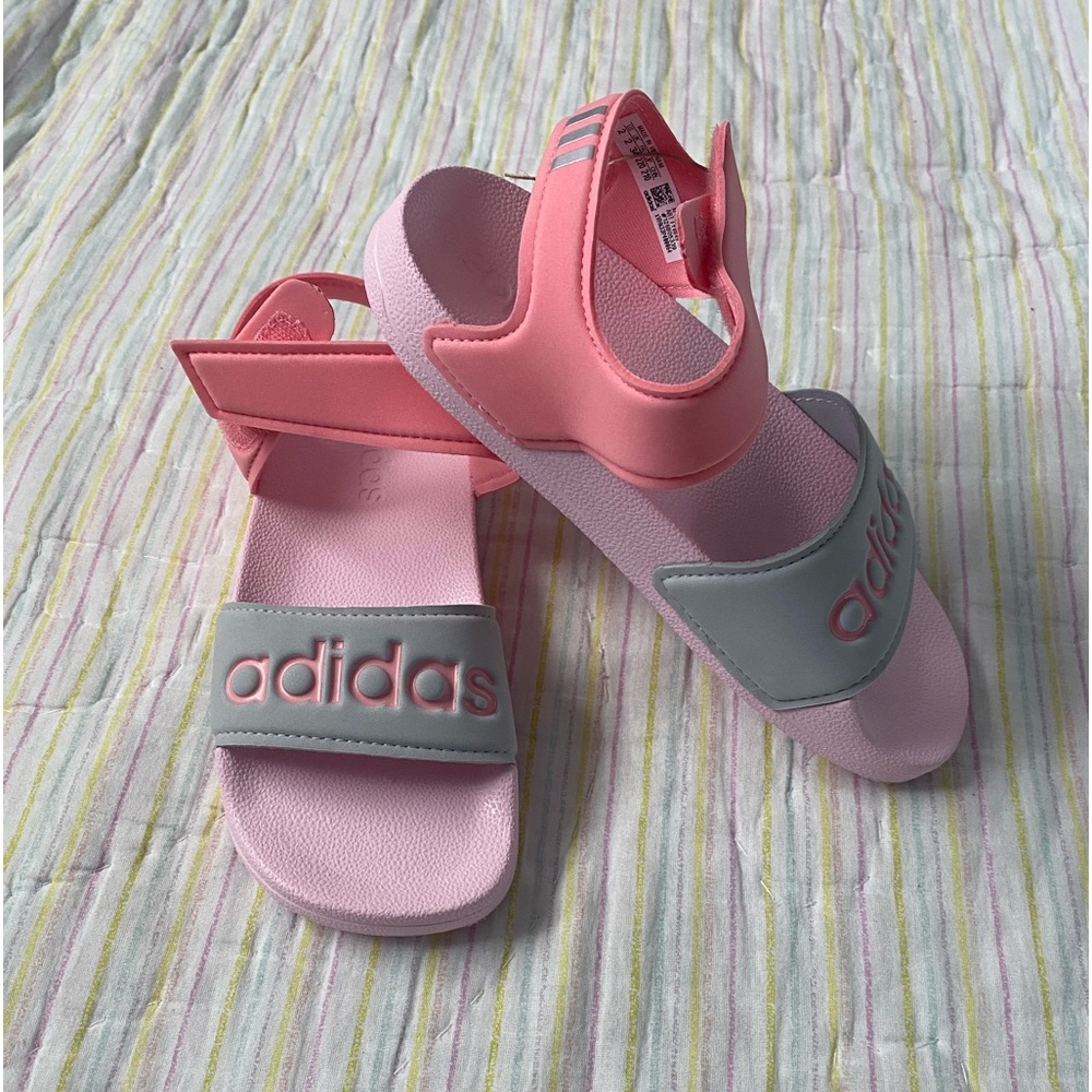 Girls adidas plastic Velcro strap sandals size 2.